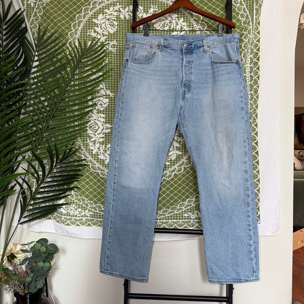 Levi’s Premium 501 '93 Straight Leg Jeans Light Wash Blue 38x30